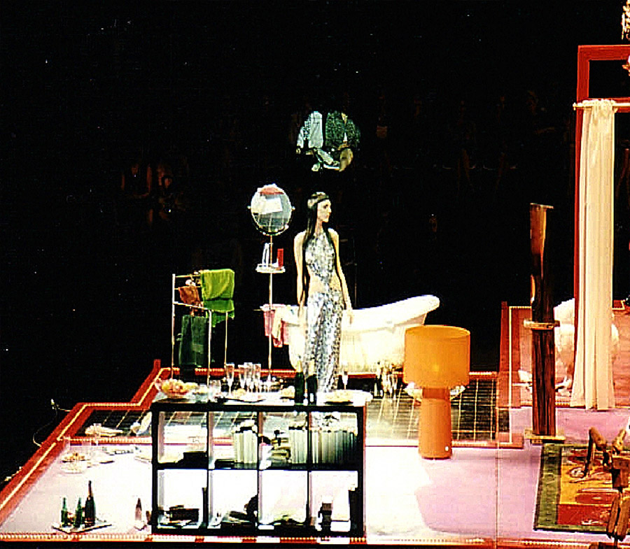 Scénographie de Raymond Sarti, Défilé Haute Givenchy