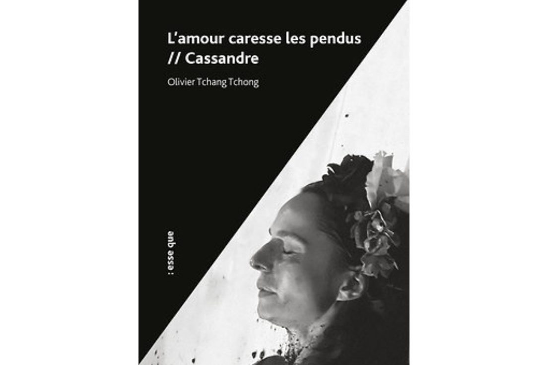 Scénographie de Raymond Sarti,« L’amour caresse les pendus // Cassandre »